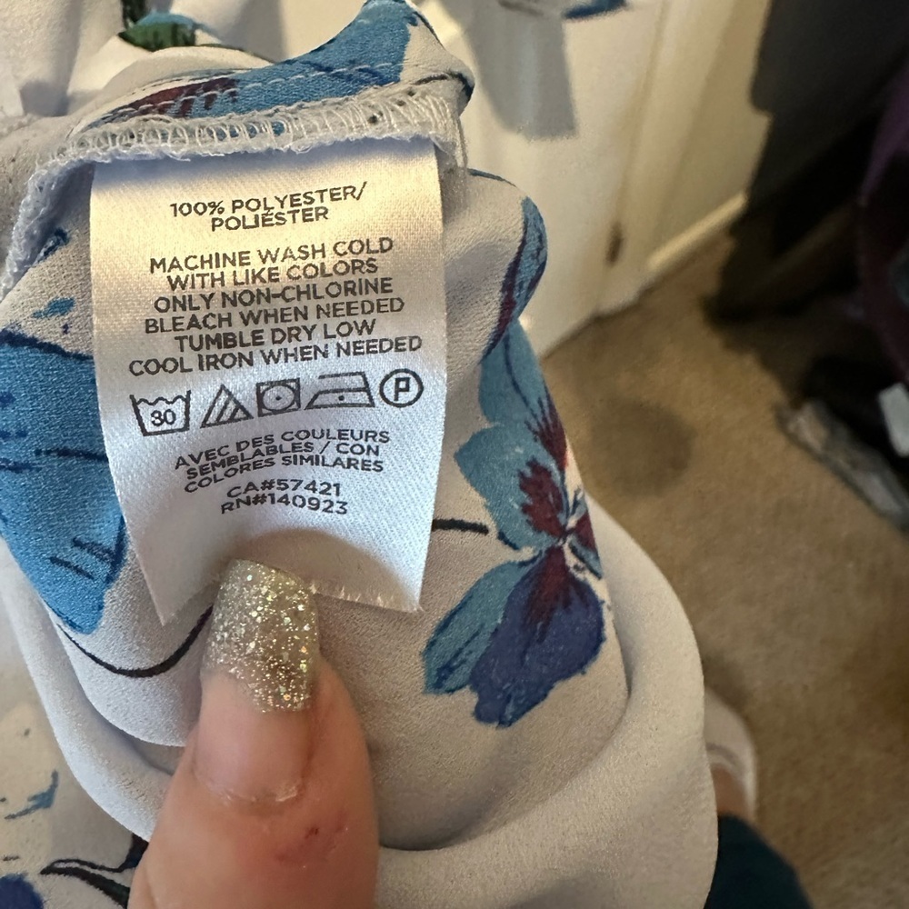 Ann Taylor factory Womens soft Button Down Long Sl Floral Blouse Size Small $65 - Picture 7 of 7